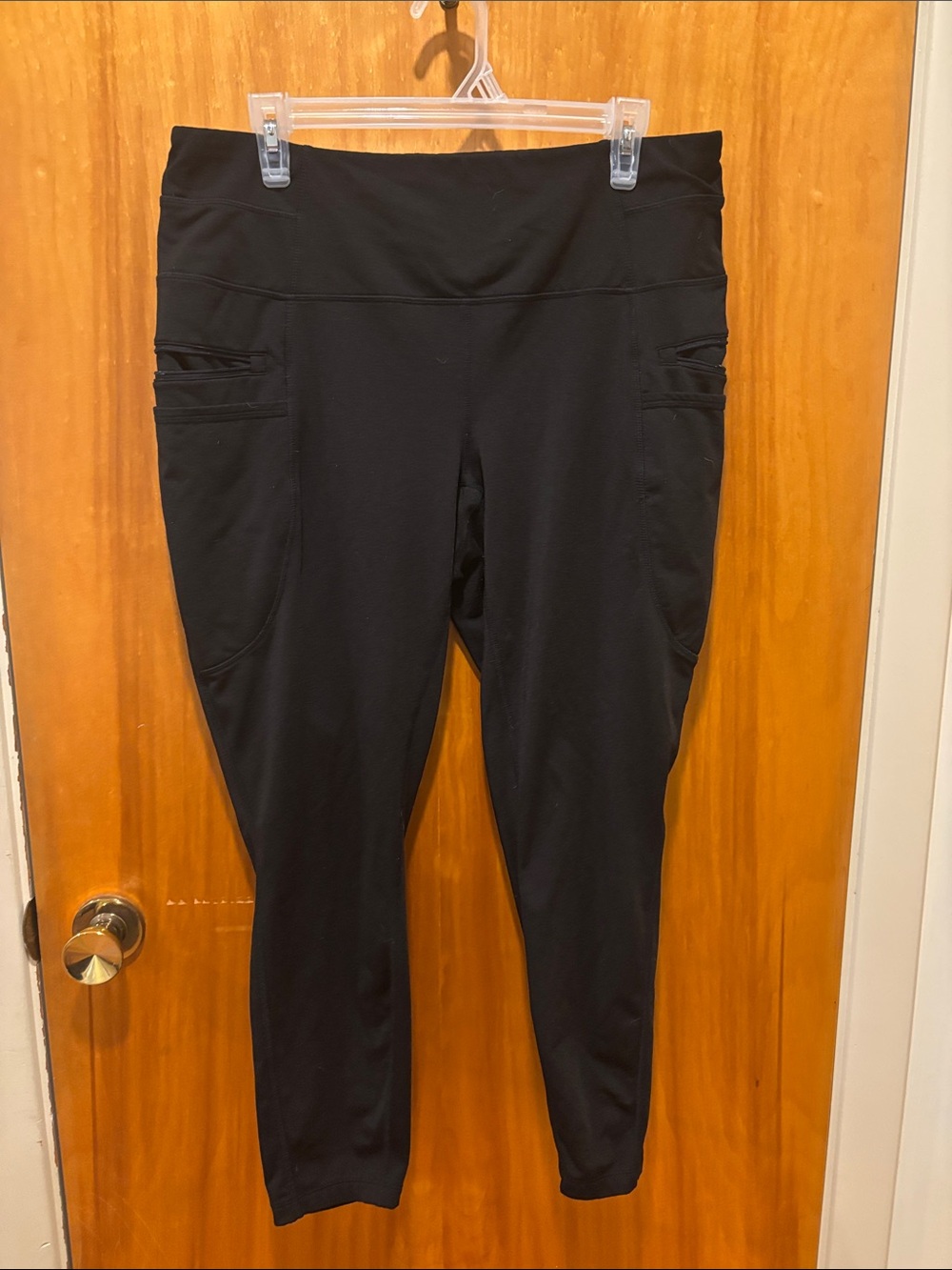 3 FOR $22
High-Rise Black Active Fleece Lined Leggings